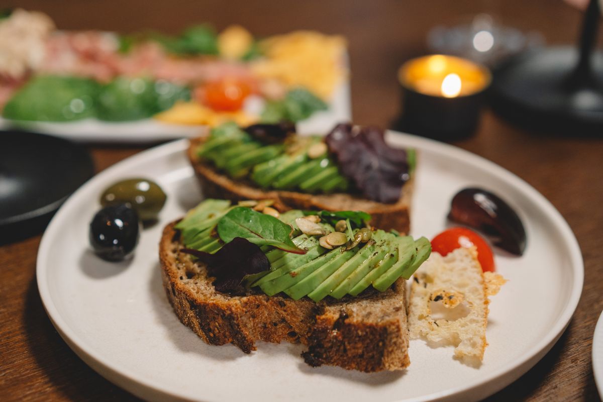 Avocado-Brot auf Sauerteig